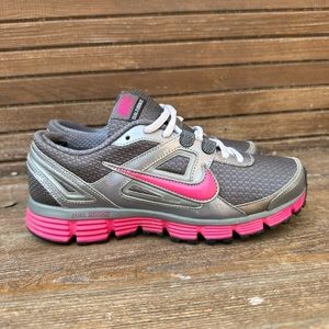 Nike Dual Fusion ST women’s sneakers